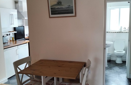 Perranporth Apartment | A cute flat just 600m to the beach with private parking. You are welcome!