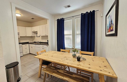 Vollintine-Evergreen House | A cute fully furnished place to stay in Memphis