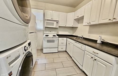 Vollintine-Evergreen House | A cute fully furnished place to stay in Memphis