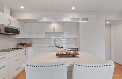 Okanagan-Similkameen Apartment | A cyclist, nature lover, or wine-connoisseur's ultimate dream location!!