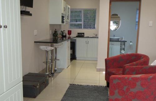 Komani Bed & Breakfast | a Dam's View Accommodation