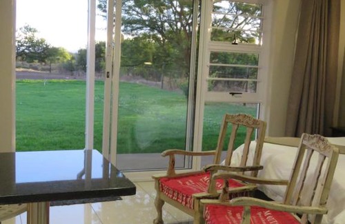 Komani Bed & Breakfast | a Dam's View Accommodation