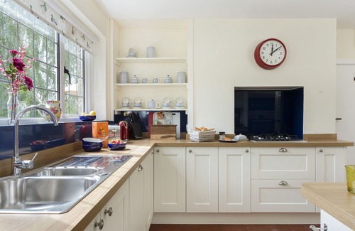 Bidford-on-Avon House | A delightful end of terrace house, set within the pretty town of Bidford-on-Avon