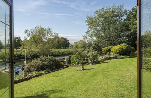 Bidford-on-Avon House | A delightful end of terrace house, set within the pretty town of Bidford-on-Avon