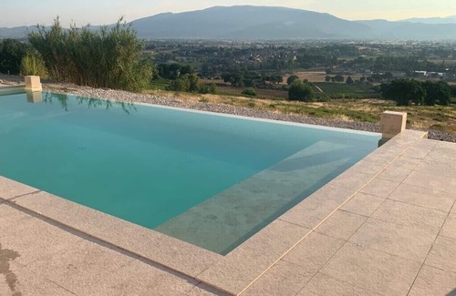 Guzman Villa | A deluxe Villa with an amazing park and infinity pool in Bevagna