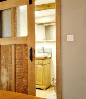 Grendelbruch Apartment | A desire for Bohemia, well-being and massages!
