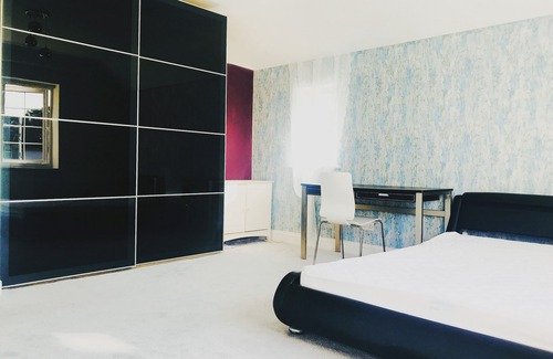 Whitton House | A double room in a beautiful house 0.7M from Twickenham stadium