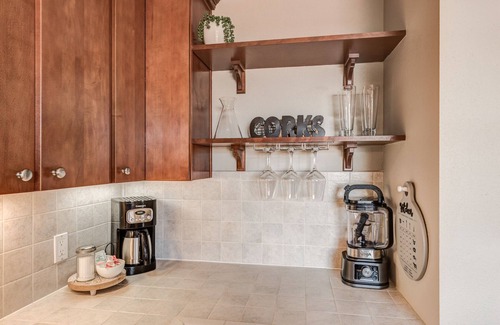 The Bowl of Edmonds House | A Downtown Edmonds Kind of Stay! Spacious 4Bedroom+2.5Bath Close to Everything.