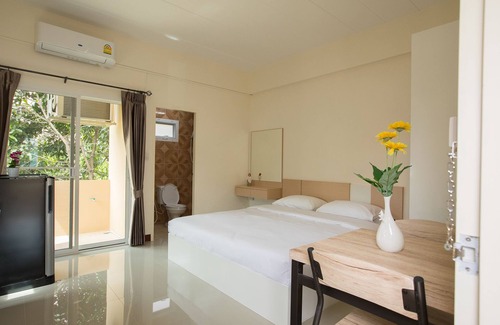 Bang Bua Thong Hotel | A.E. Richy Home