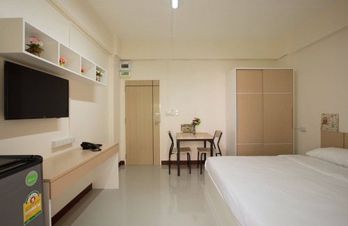 Bang Bua Thong Hotel | A.E. Richy Home