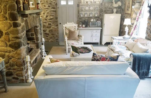 North Granby House | A European Country Getaway ~ 1930s Stone Cottage In Connecticut!