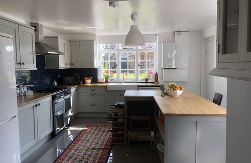Lydd House | A fabulous Grade II listed converted 14th Century pub. Child and pet friendly
