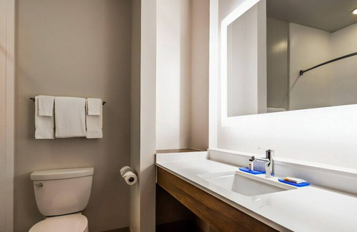 Farmington Hills House | A Fabulous King Room for Business and Leisure