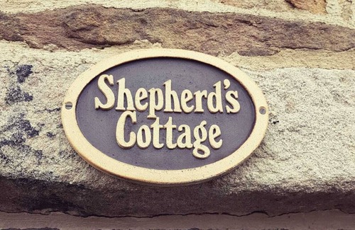 Peak District Cottage | A fabulously quiet paradise situated on a working farm Castleton