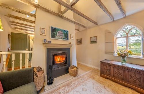 Higham House | A fairy-tale luxurious cottage - The Tea Caddy