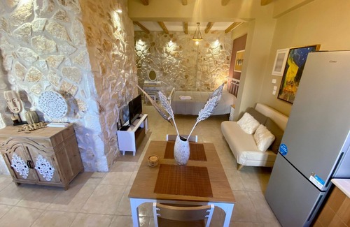 Kiparissia Apartment | A fairytale luxurious suite invites you for an unforgettable stay in Kyparissia