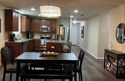 San Antonio House | A Family Cozy Getaway 7 miles from Sea World and Fiesta, Texas