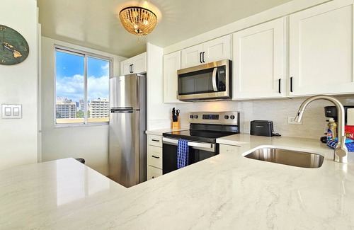 Diamond Head - Kapahulu - St. Louis House | A Family Favorite on Hawaii's Gold Coast 11th Floor Oceanfront Condo