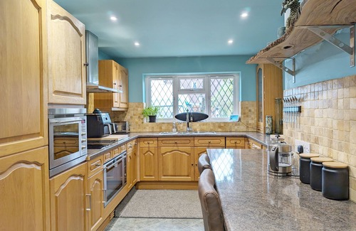 Littlehampton House | A family house that sleeps 8 guests in 4 bedrooms