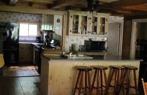 Pittsfield Cabin | A Family Lodge in the woods with lake access