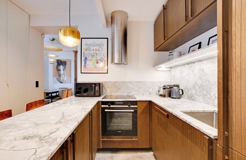 Quartier du Mail Apartment | A Fancy 2-BR/1BA in Montorgueil