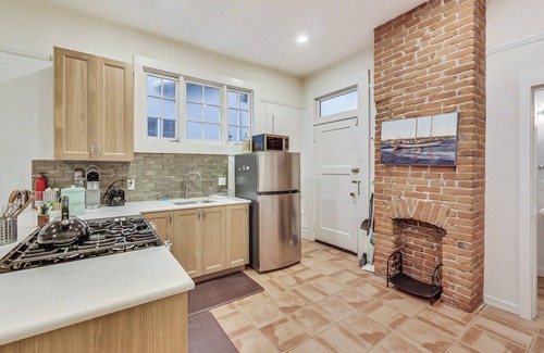 Pacific Heights Condo | A fantastic 1 bedroom apartment in one of the cities most dynamic neighborhoods