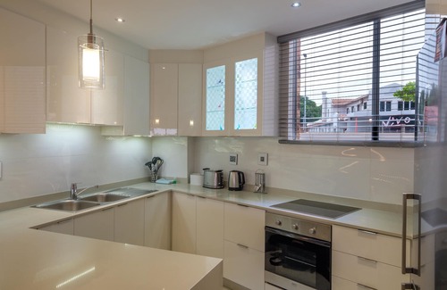 Umhlanga Apartment | A fantastic modern and spacious apartment right on Umhlanga main Beach