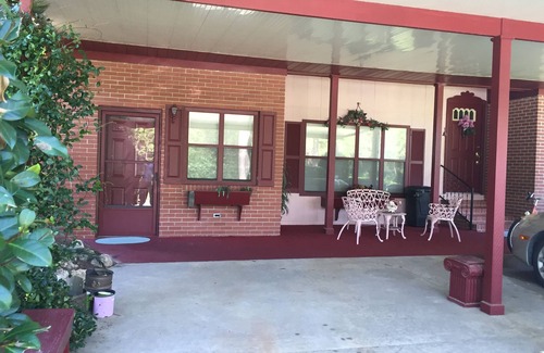 Live Oak House | A Farm Stay only 3 miles from Live Oak