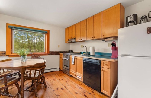 Loudon Apartment | A - Farmhouse Apartment on a Cattle Farm