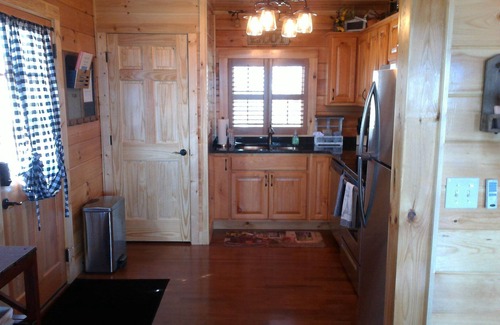 Gatlinburg - Pigeon Forge Cabin | A few FALL openings! MAJESTIC MTN views! 2BR2BA 12 min to PWY Hot Tub GAME ROOM!