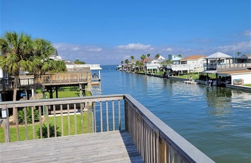 Galveston House | A Fisherman's Paradise, King Bed, Internet 1200Mbps