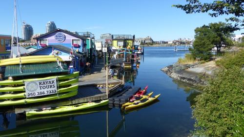 Inner Harbour Bed & Breakfast | A Float Home B&B in Fisherman’s Wharf