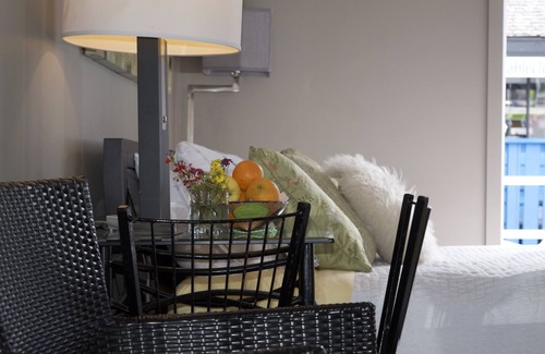 James Bay Bed & Breakfast | A Float Home B&B in Fisherman’s Wharf