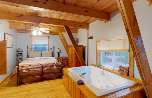 Eureka Springs Cabin | A-frame cabin near downtown with a pool, AC, & fireplace