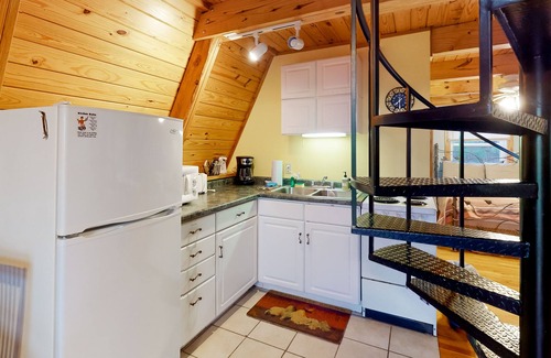 Eureka Springs Cabin | A-frame cabin near downtown with a pool, AC, & fireplace