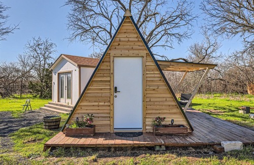Del Valle Cabin | A-Frame cabin on 5 acres, just 20 mins from downtown