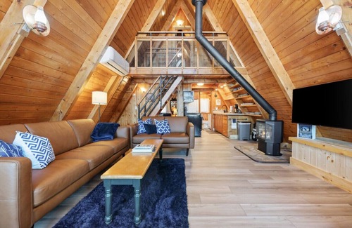 Last Chance House | A-Frame - Hot Tub - Arcade - 35 min to Yellowstone
