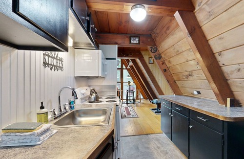 Bethlehem House | A-frame near Miller Pond & golfing - firepit & deck with forest views