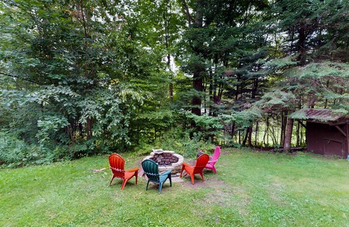 Bethlehem House | A-frame near Miller Pond & golfing - firepit & deck with forest views