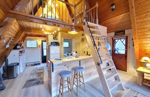 Luther Cabin | A-Frame Secluded Riverfront Outdoor shower
