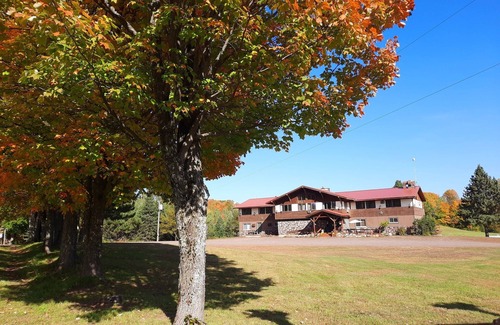 Ironwood Apartment | A fun fishing themed private guestroom for up to 5 inside the Lodge at North Ironwood Acres resort. TWO bathrooms! DOG FRIENDLY!.