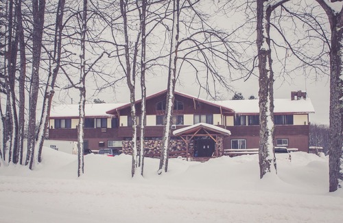 Ironwood Apartment | A fun fishing themed private guestroom for up to 5 inside the Lodge at North Ironwood Acres resort. TWO bathrooms! DOG FRIENDLY!.