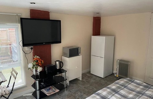 Cribbs Causeway Apartment | A furnished ensuite apartment for rent in Patchway