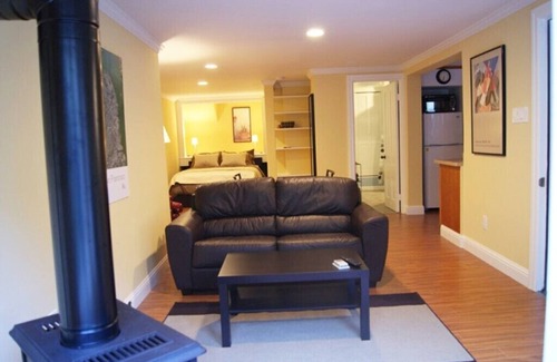 Haight-Ashbury Apartment | A Garden Escape in A Great Location