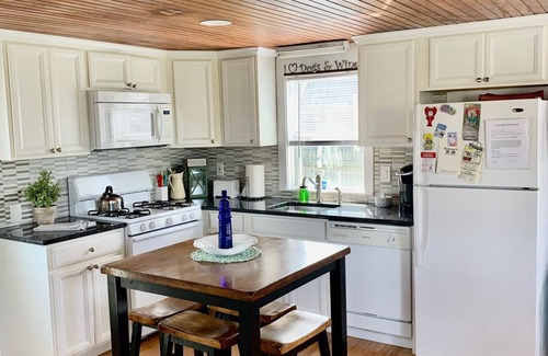 Provincetown House | A Gem in Ptown: cozy retreat for all seasons! walk to beach.