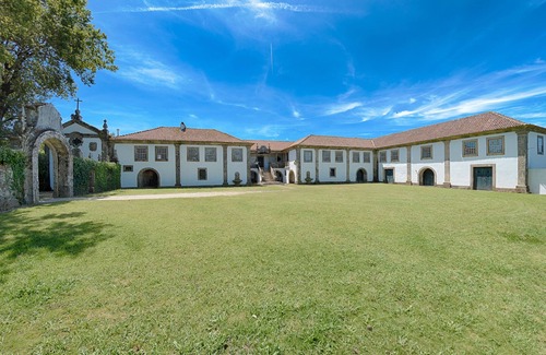 Lanheses House | A Genuine Manor House, a noble and traditional holiday Portuguese farm.