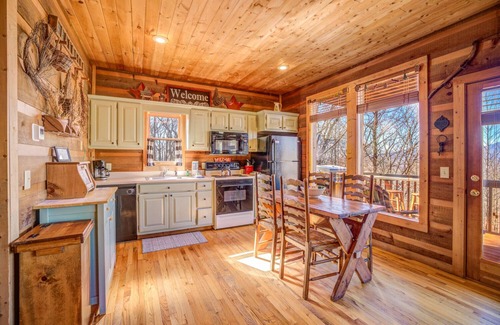 Helen Cabin | A Glimpse of Heaven - 3rd Night Free! See Details Below.