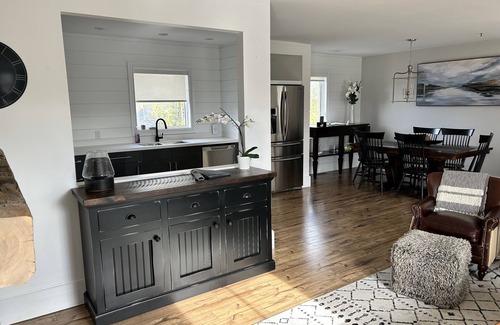 Collingwood House | A gorgeous Coach House located in Downtown Collingwood close to Blue Mountain