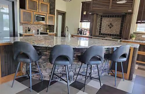 Hinton Villa | A Gorgeous Mansion for Jasper Vacation