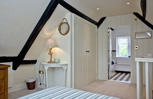 Ryde Cottage | A Grade II listed refurbished house with wood burner and ample parking.